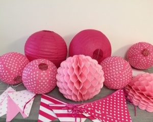 Boules et fanions rose